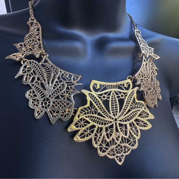 Amrita Singh Gold Filigree Necklace - Picture 16 of 16